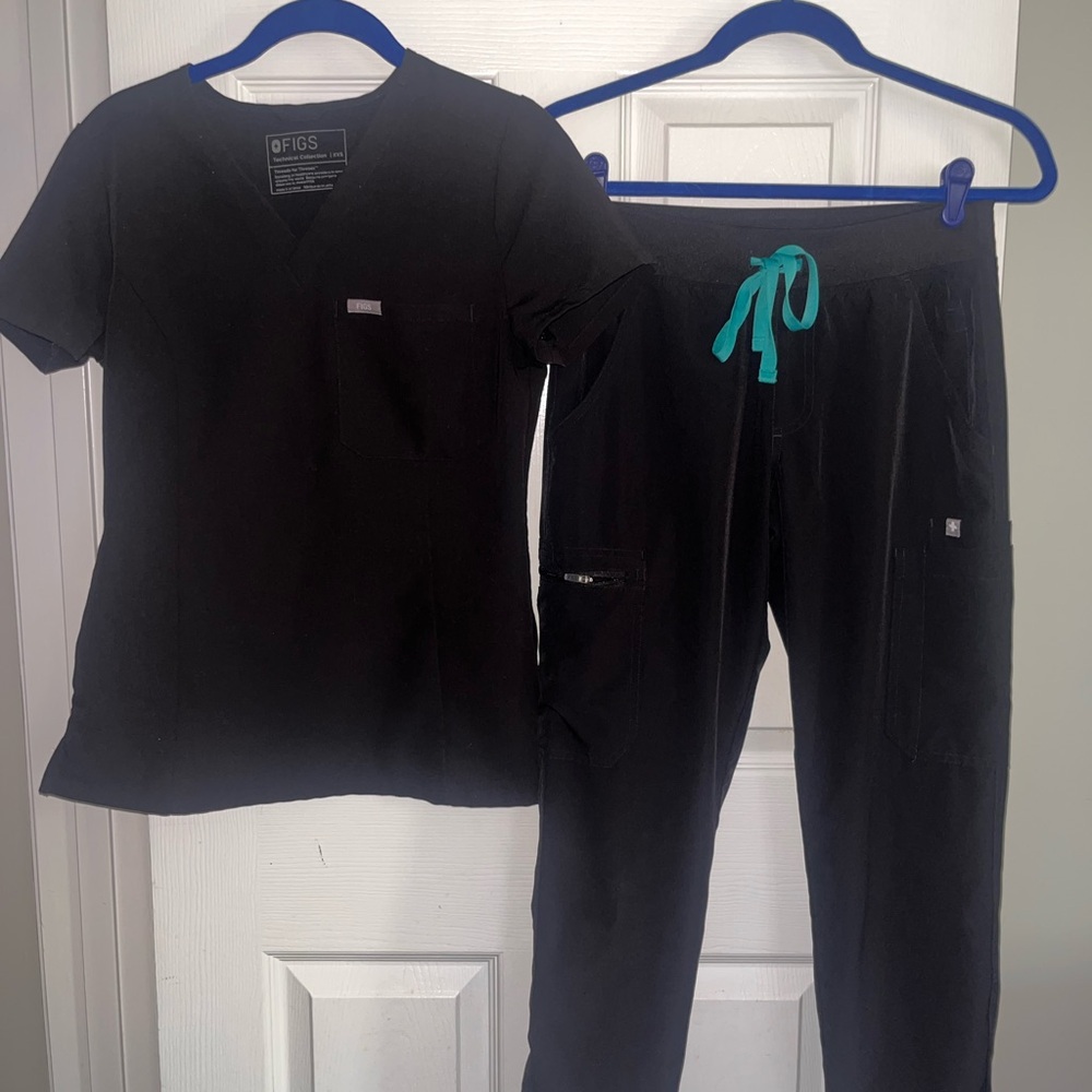 Black Figs Scrub Set with Teal Drawstring